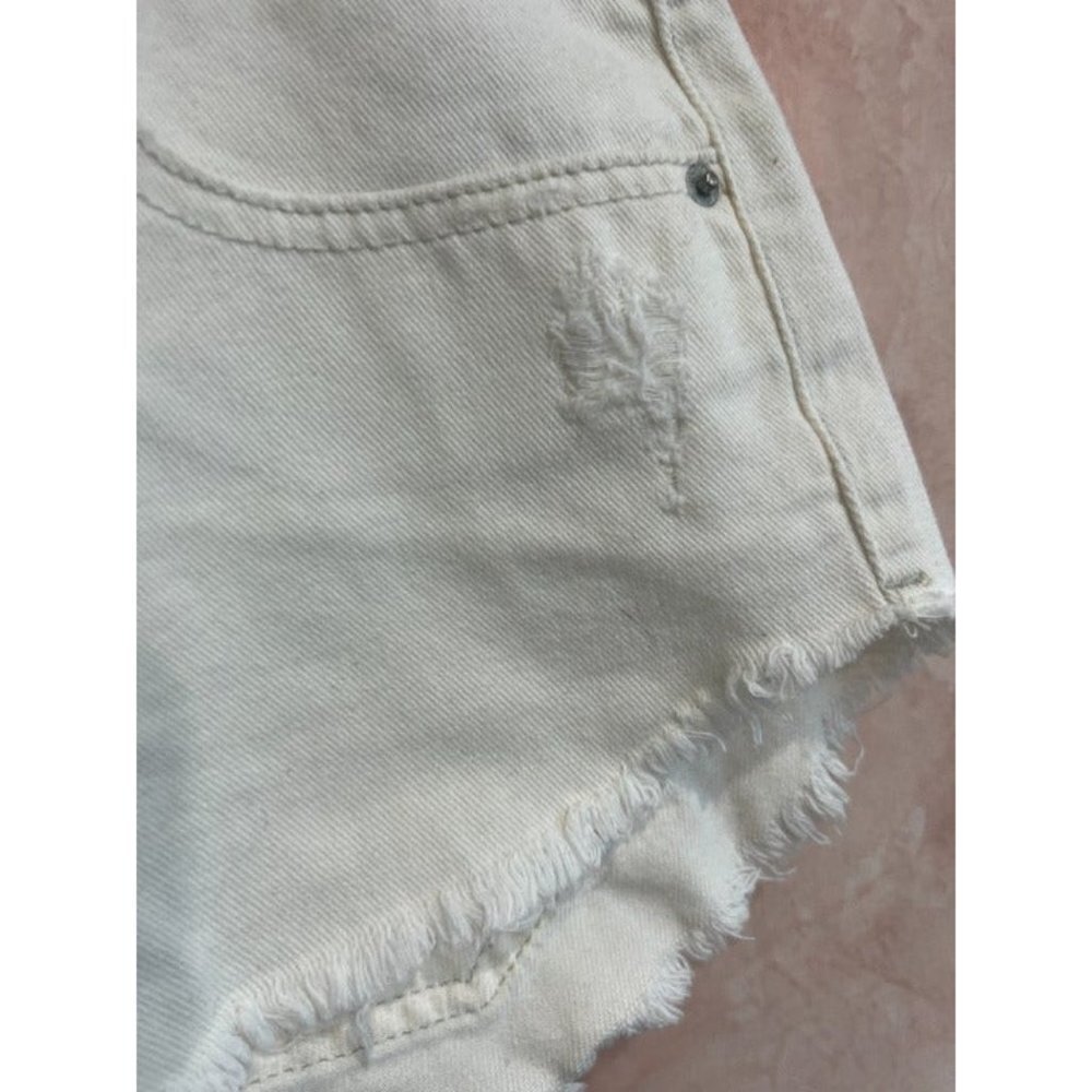 BDG‎ women white Ivory shorts Dolphin low rise ripped size  30 W - Picture 2 of 6